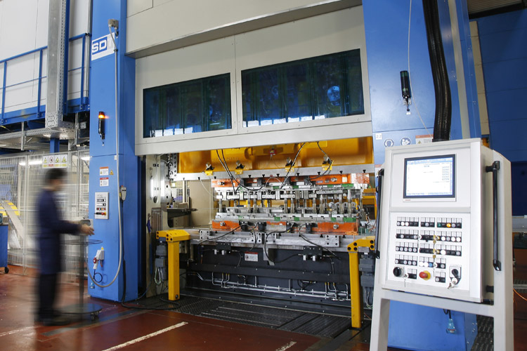 Estampación metálica progresiva